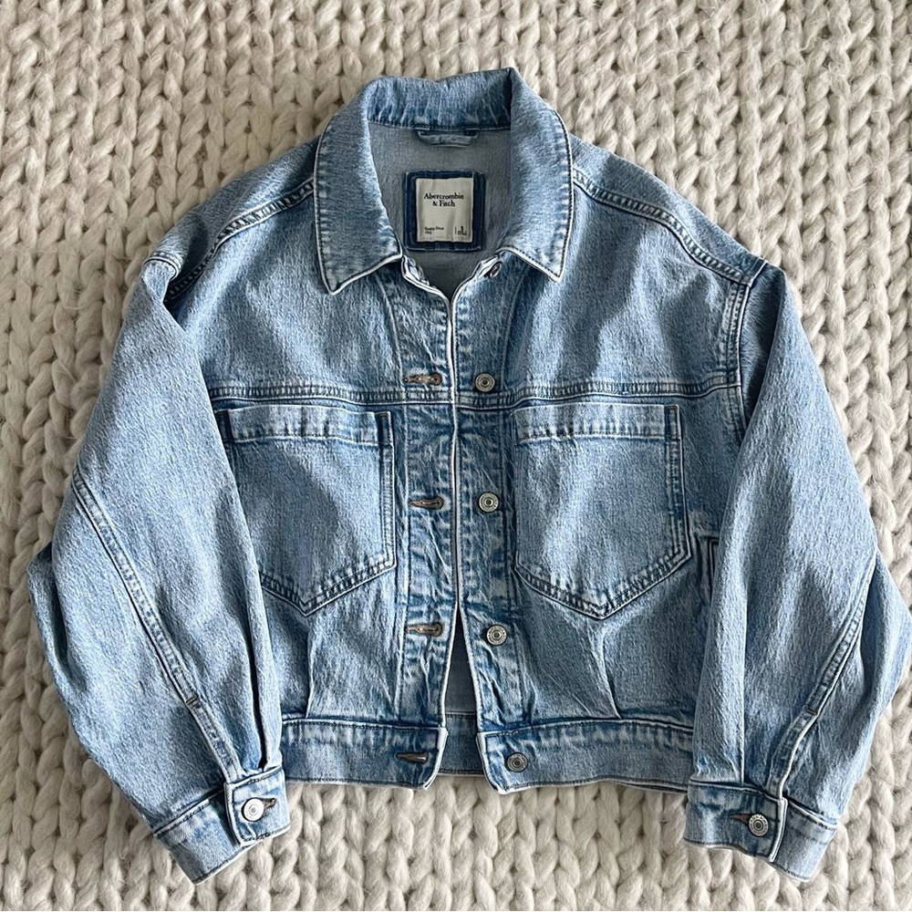 A&F oversized 90’s style denim jean jacket